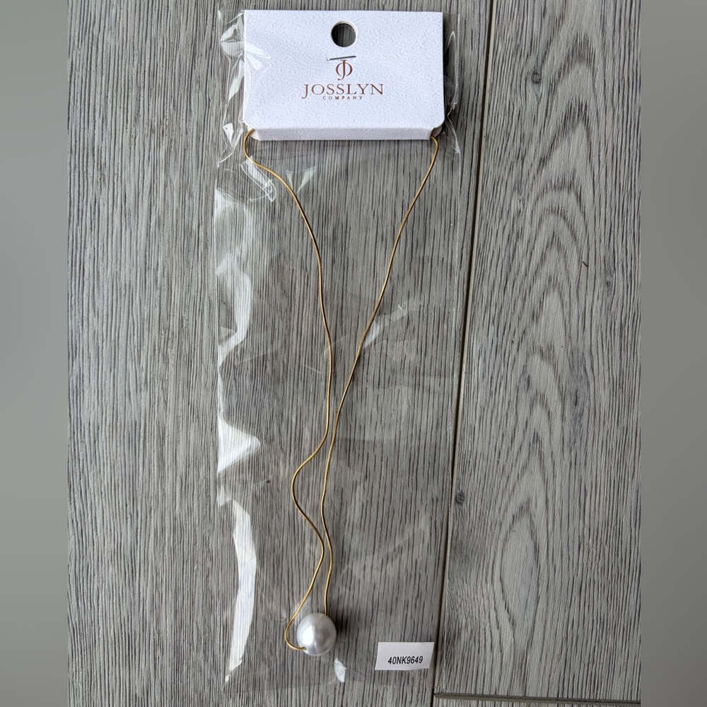 Gold Necklace with Pearl Pendant